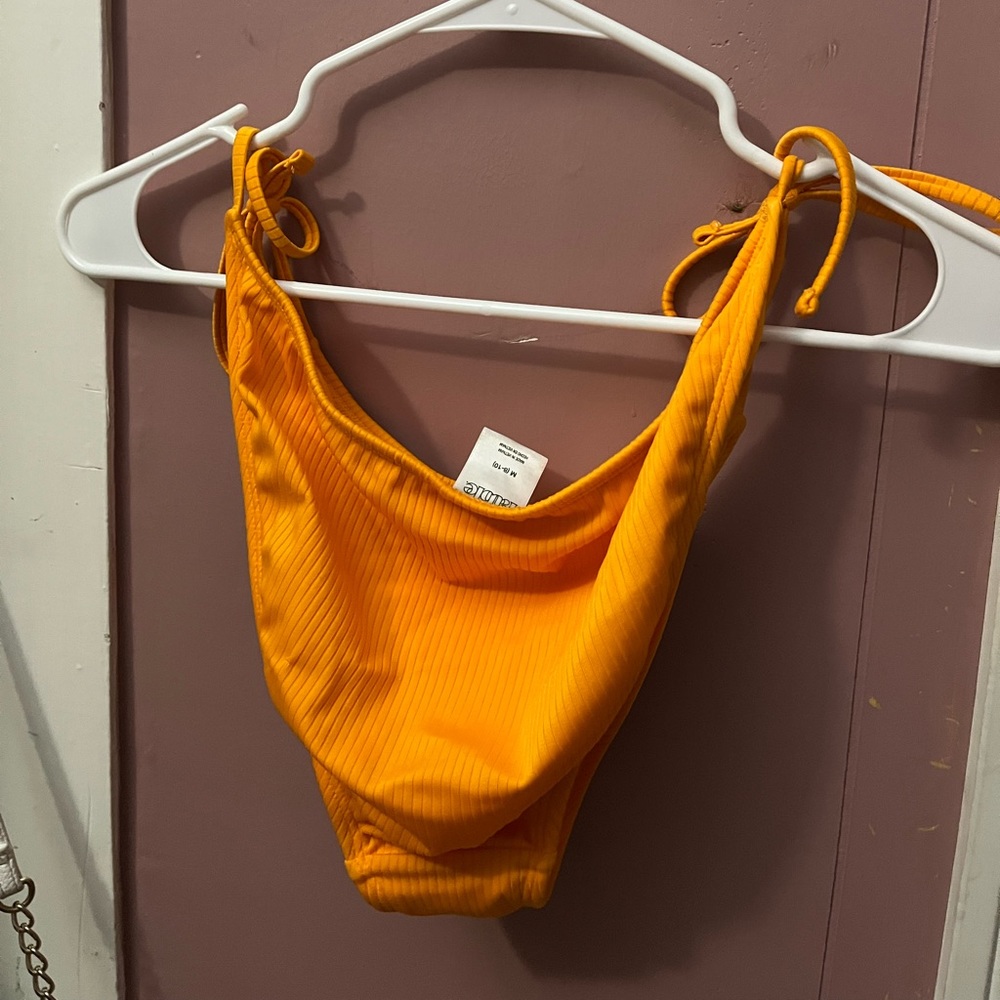 Size medium - Picture 2 of 4